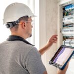Diferențele dintre instalațiile electrice vechi și cele moderne
